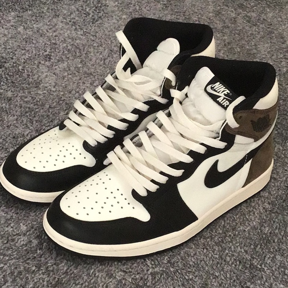 Air Jordan 1 Retro High OG “MOCHA” 2020 men’s size 9.5 - 555088-105